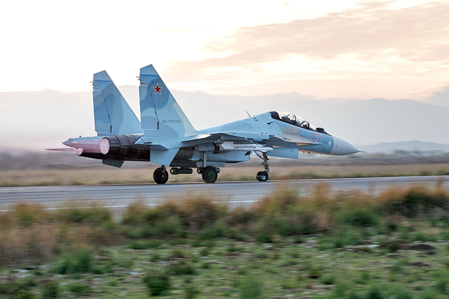 Истребитель Су-30СМ авиагруппировки ВКС России в Сирии
