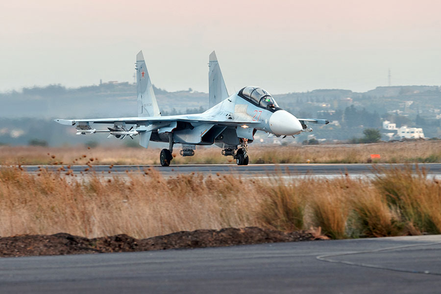 Истребитель Су-30СМ авиагруппировки ВКС России в Сирии