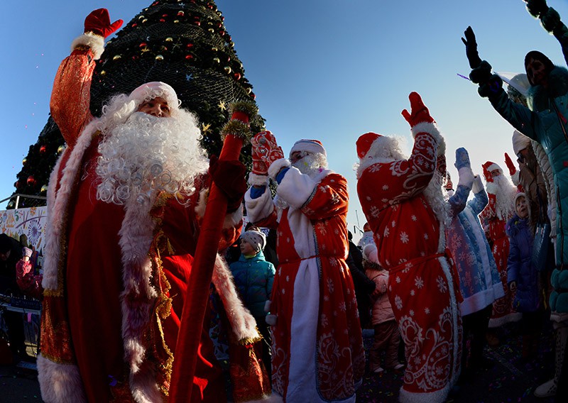 Участники парада Дедов Морозов