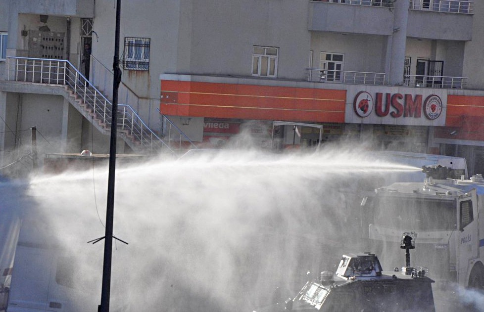 Полиция Турции разгоняет митинг