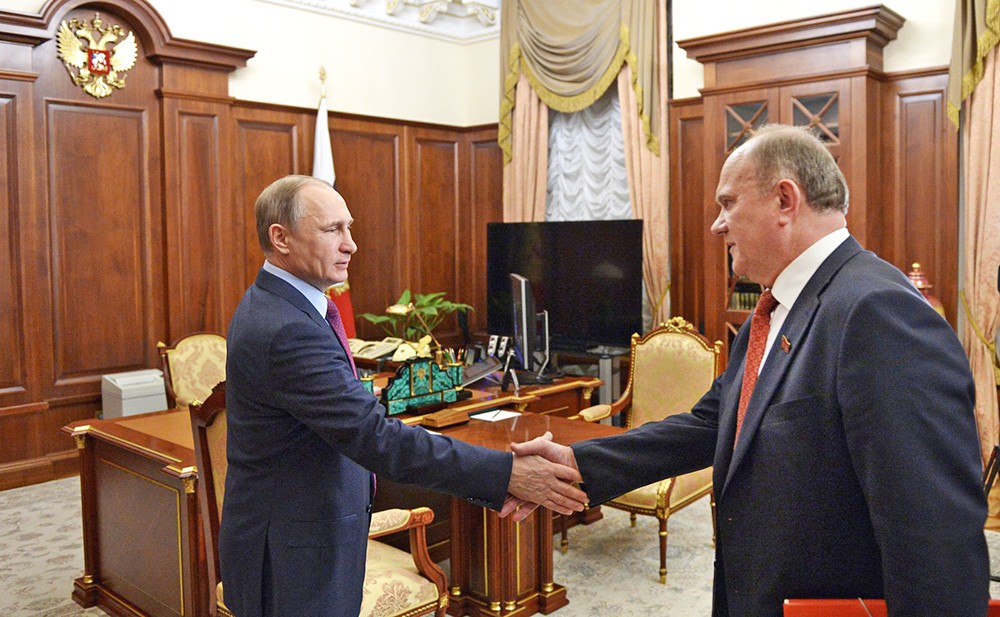 Президент России Владимир Путин и лидер КПРФ Геннадий Зюганов