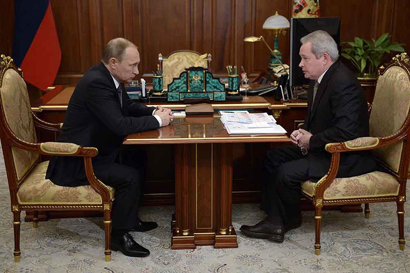 Президент России Владимир Путин и губернатор Пермского края Виктор Басаргин во время встречи в Кремле