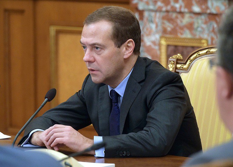 Председатель правительства России Дмитрий Медведев проводит совещание с членами кабинета министров РФ