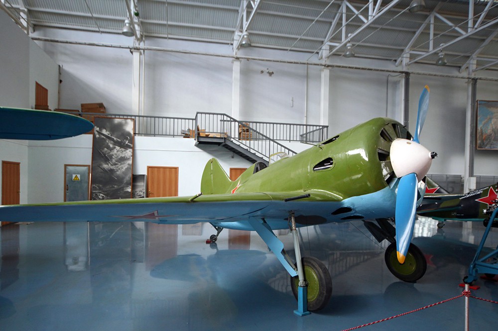 Истребитель И-16 конструкции Н.Н. Поликарпова в музее авиации в Монино
