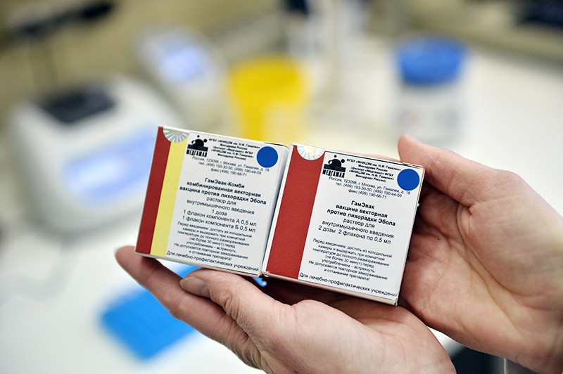 Упаковки с вакцинами против лихорадки Эбола
