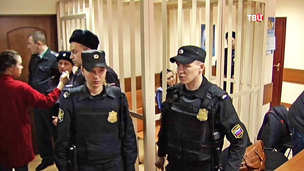 Няня Гюльчехра Бобокулова, обвиняемая в убийстве 4-летней девочки, в зале суда
