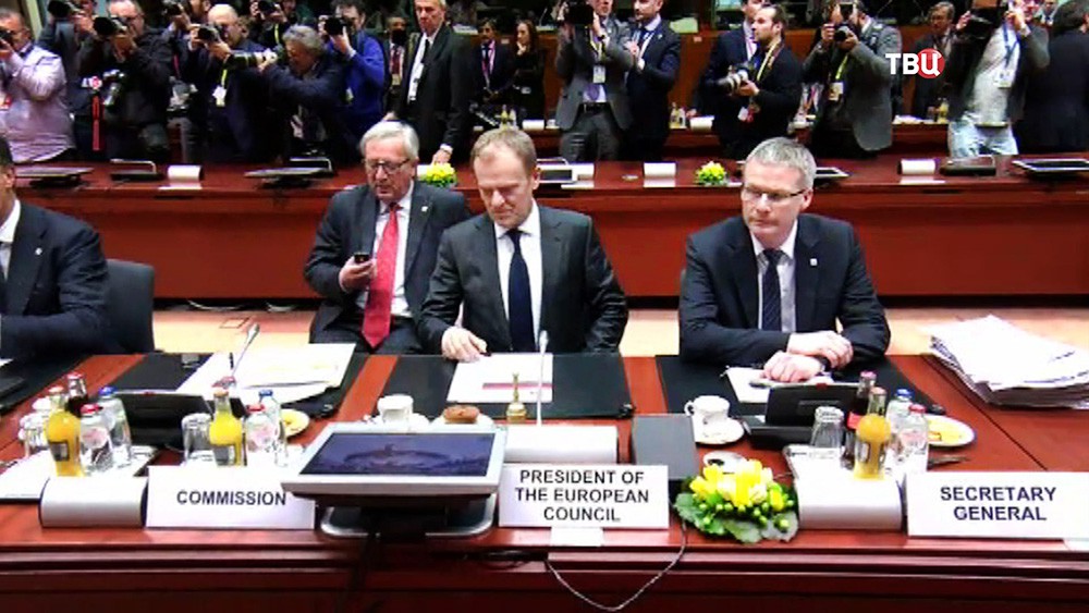 Жан-Клод Юнкер и Дональд Туск на саммите ЕС