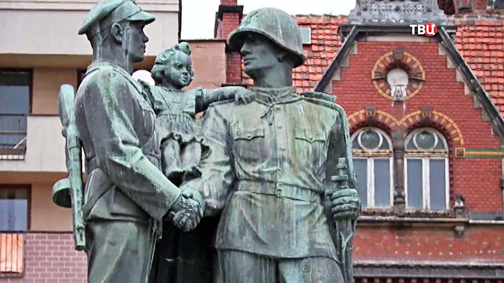 Памятник польскому и советскому солдатам в Легнице