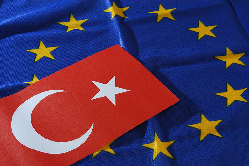 Флаги ЕС и Турции 