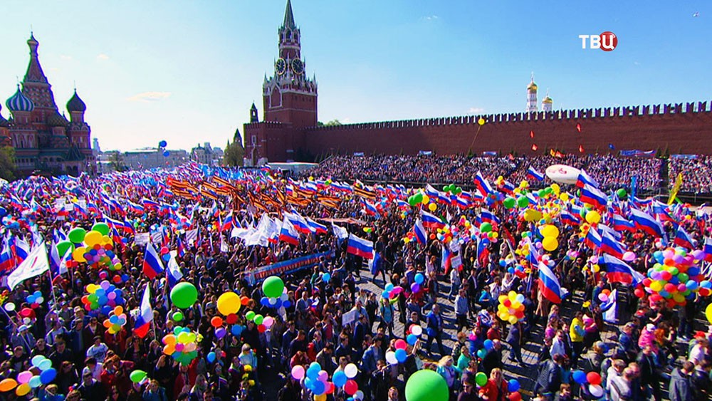 1 мая есть парад. Красная площадь праздник. Первомайское шествие в Москве. 1 Мая красная площадь. Красивые праздничные шествия.