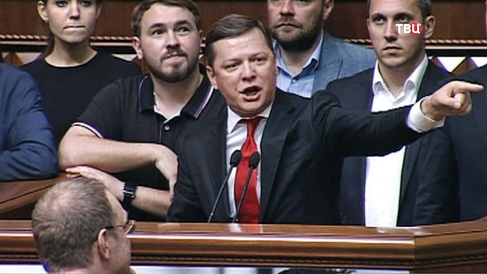 Олег Ляшко во время заседания Верховной Рады Украины