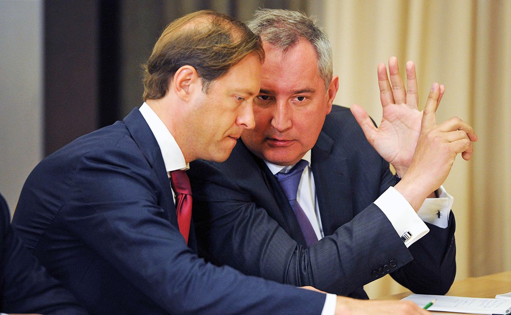 Заместитель Председателя Правительства Дмитрий Рогозин и министр промышленности и торговли Денис Мантуров