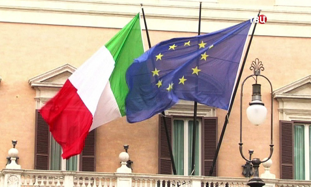 Флаги Италии и Евросоюза