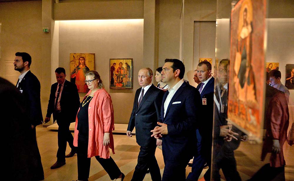 Владимир Путин и Алексис Ципрас во время посещения Музея византийского и христианского искусства Афин