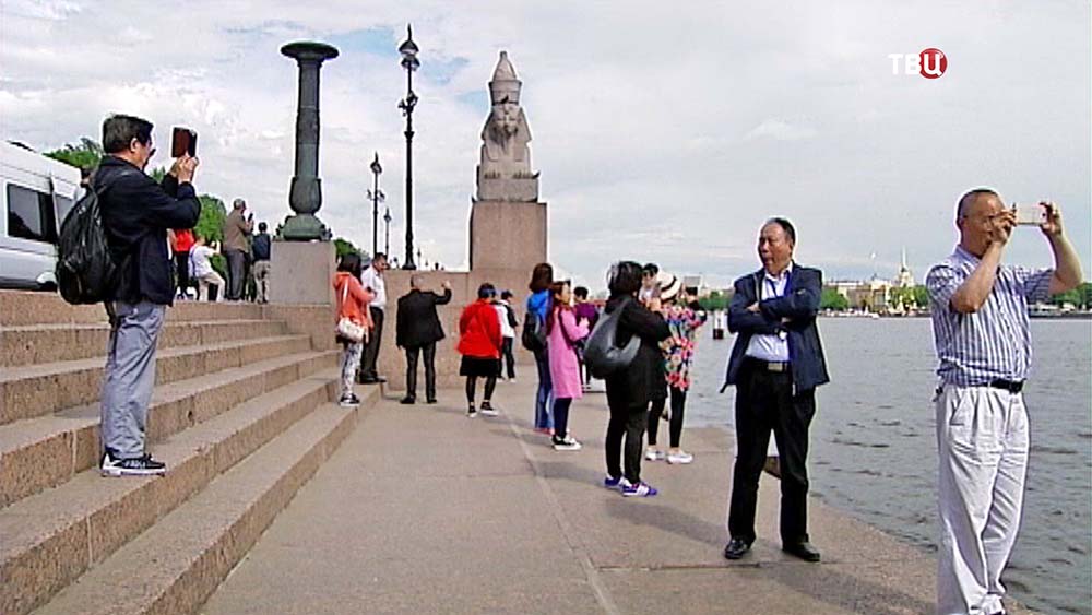 Туристы в Санкт-Петербурге