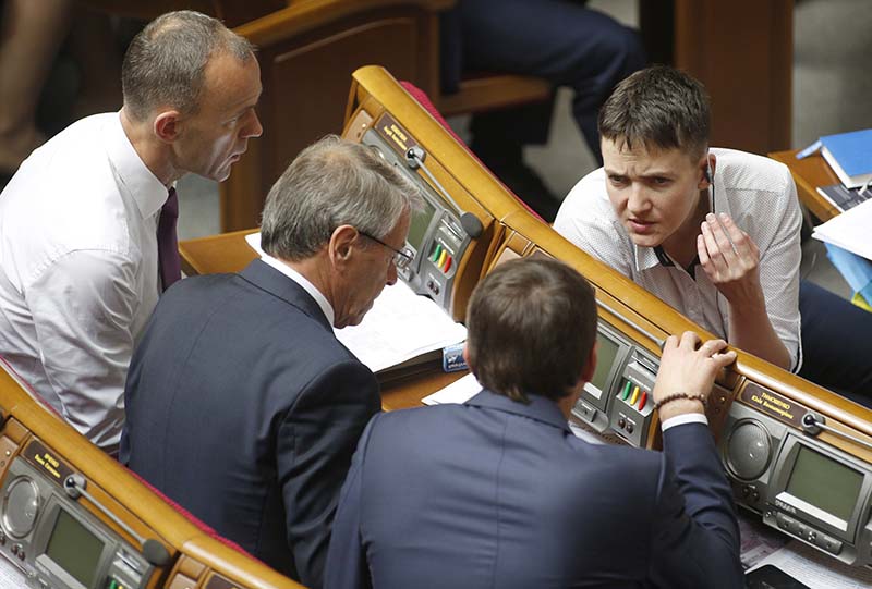 Надежда Савченко во время заседания Верховной Рады Украины