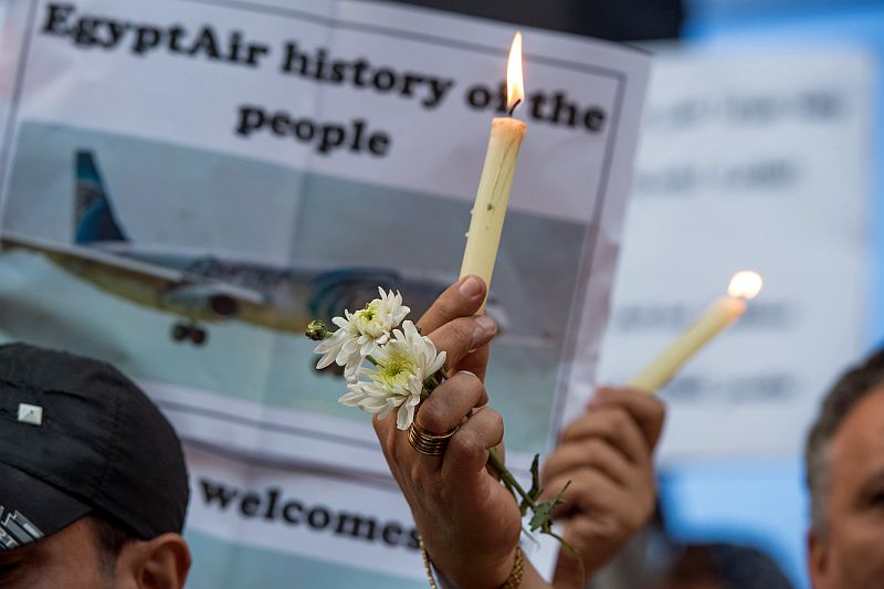 Траур по жертвам авиакатастрофы египетского A320