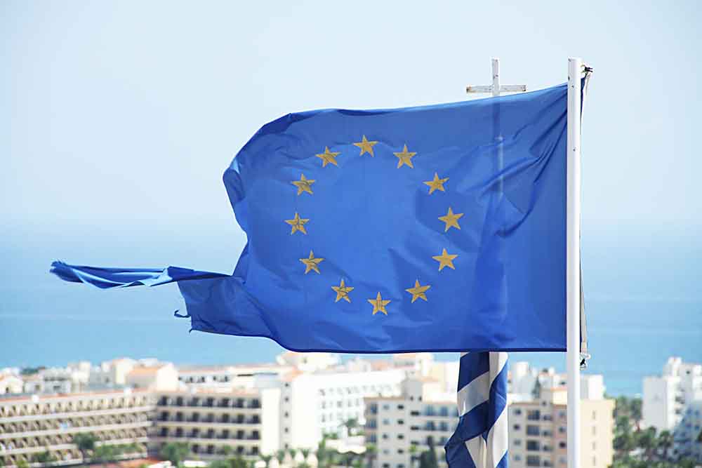 Флаги Евросоюза и Кипра
