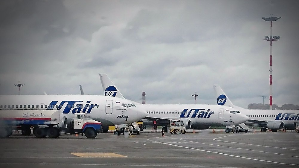 Utair москва. Боинг 737 Внуково. Аэропорт Внуково самолет ЮТЭЙР. UTAIR Внуково. Авиакомпания ЮТЭЙР во Внуково.