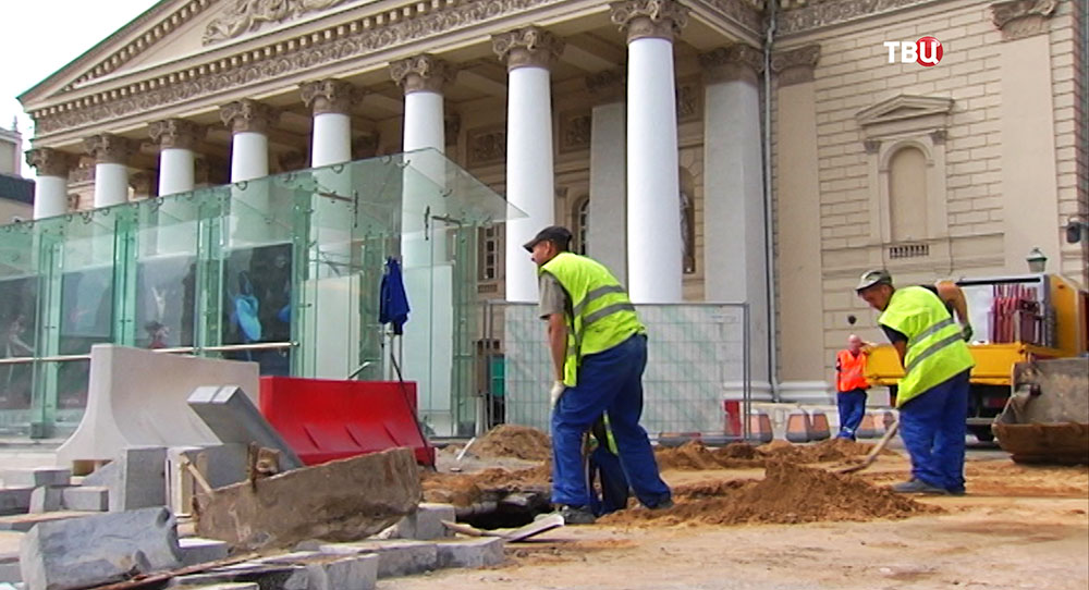Восстановительные работы территории Театральной площади в рамках программы "Моя улица"