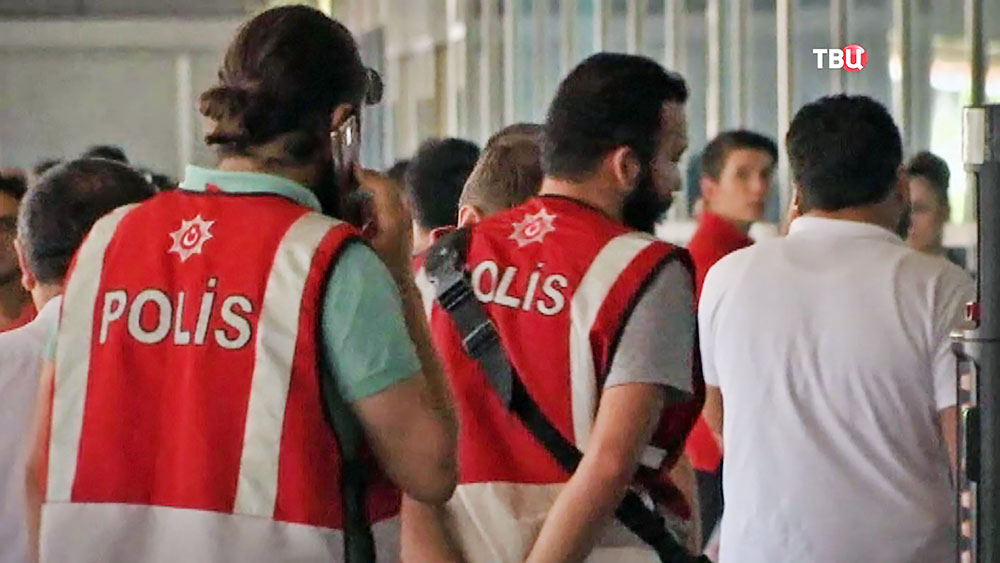 Полиция Турции в аэропорту