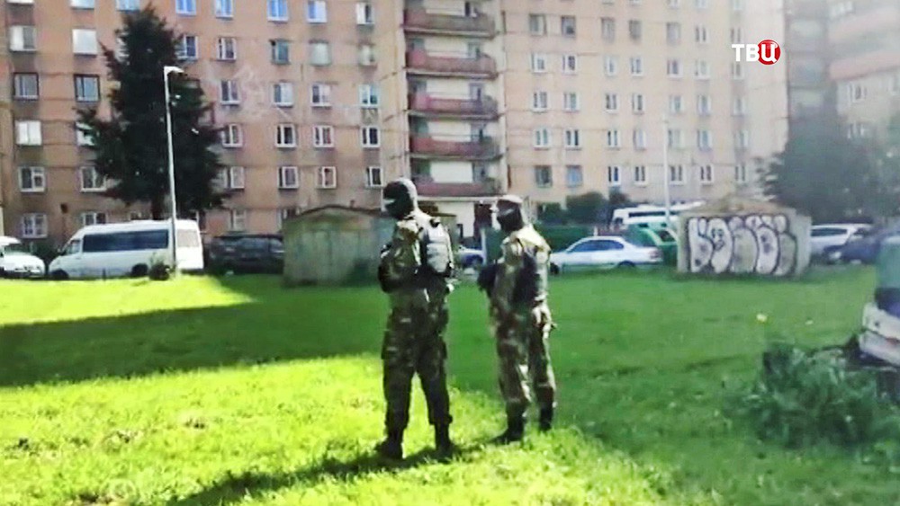 Бойцы спецназа во время спецоперации в Санкт-Петербурге