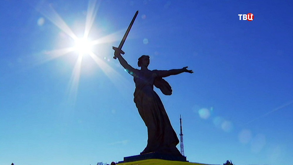 Скульптура "Родина-мать зовёт!" в Волгограде