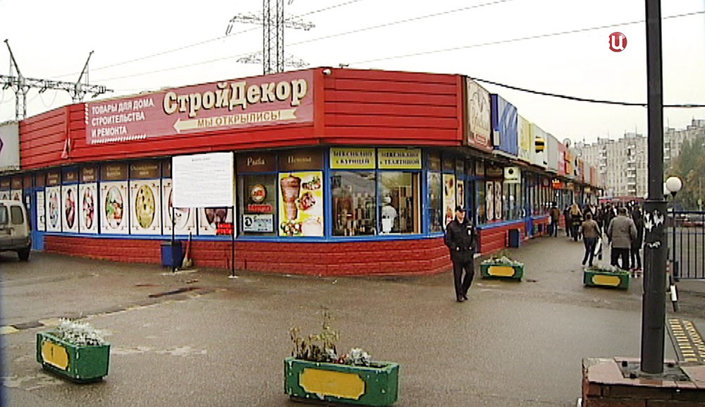 Торговые павильоны у станции метро "Петровско-Разумовская"