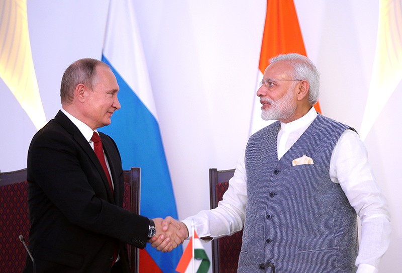 Президент России Владимир Путин и премьер-министр Республики Индии Нарендра Моди