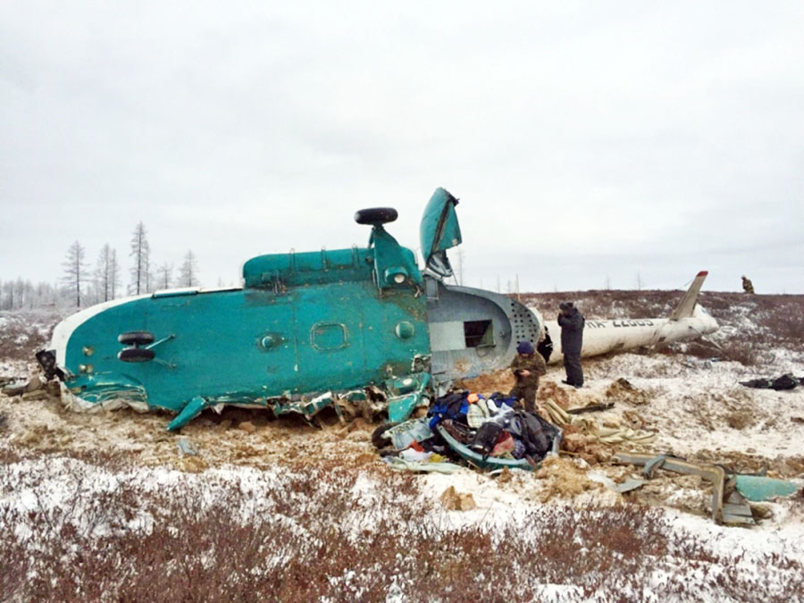 Последствия крушения вертолета Ми-8