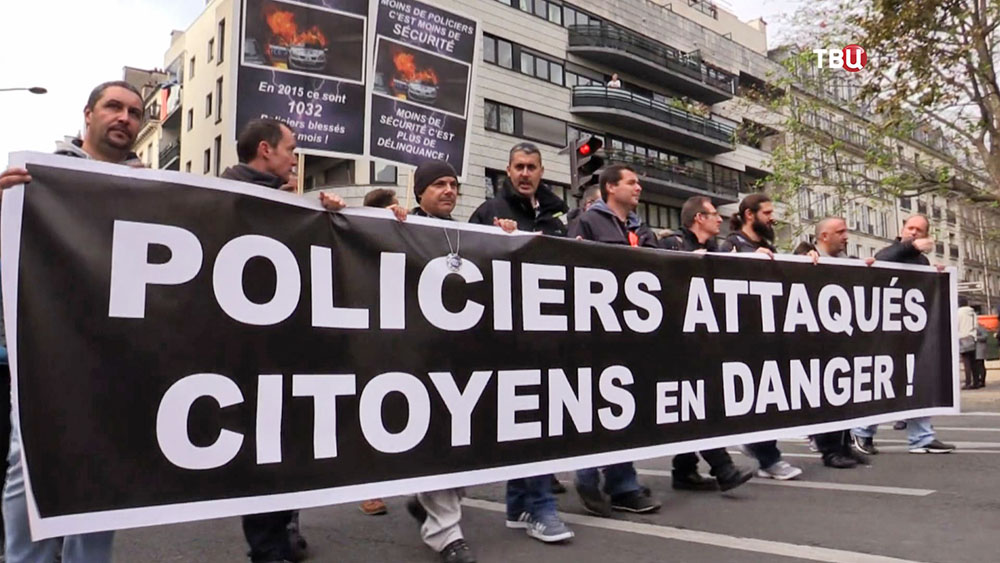 Полицейские Франции вышли на митинг
