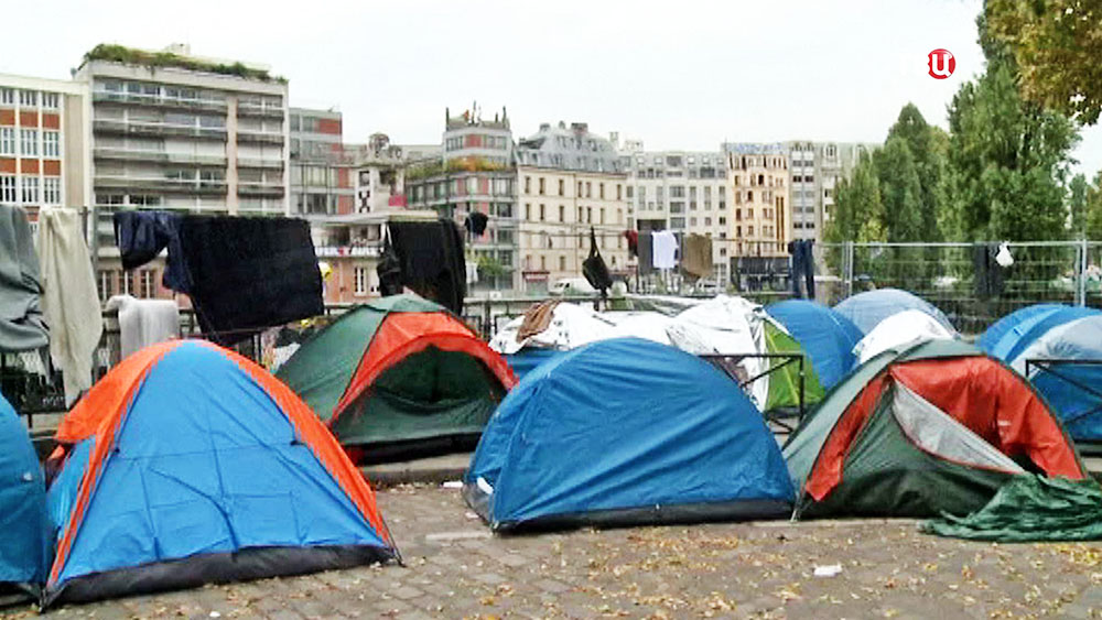 Палаточный городок мигрантов во Франции
