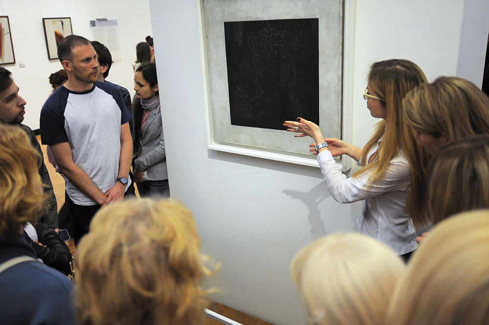 Картина "Черный квадрат" Казимира Малевича в Третьяковской галереи