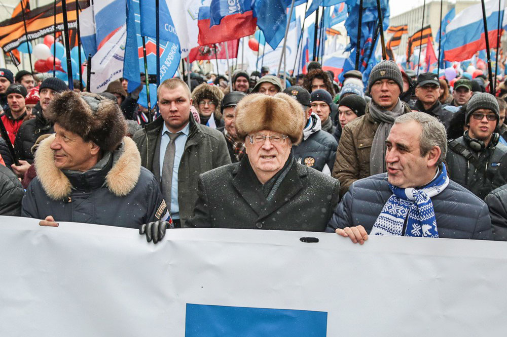 Александр Жуков, Владимир Жириновский и Сергей Неверов во время праздничного шествия в честь Дня народного единства