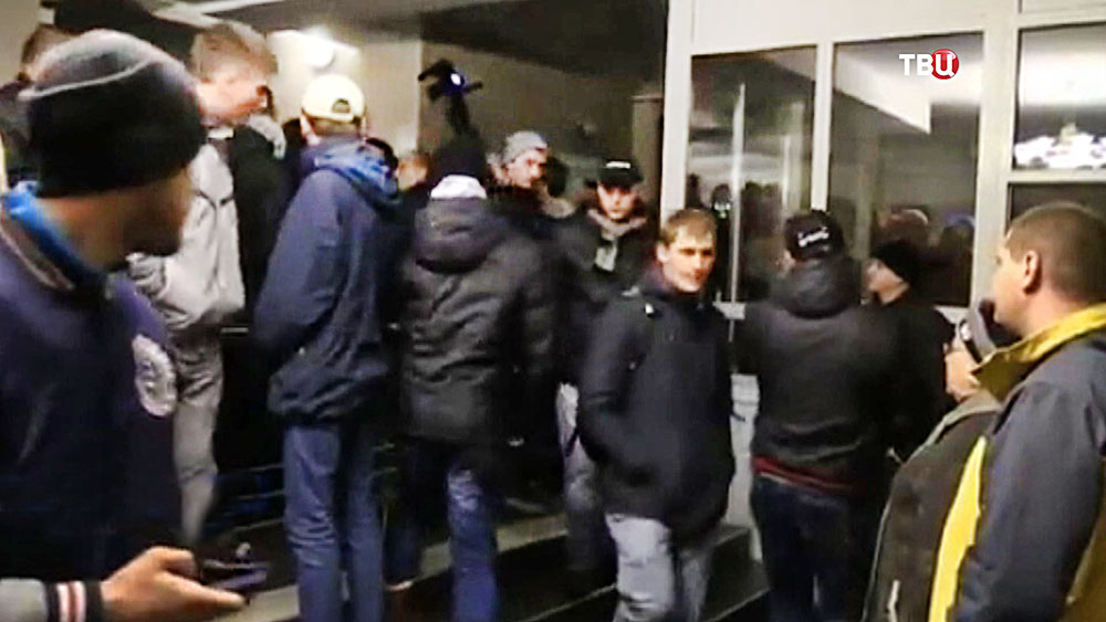 Украинские радикалы захватили отделение полиции