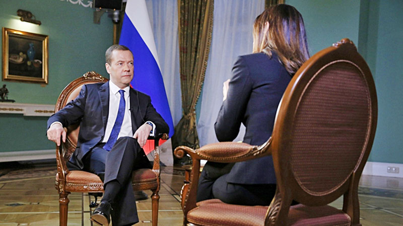 Дмитрий Медведев дает интервью