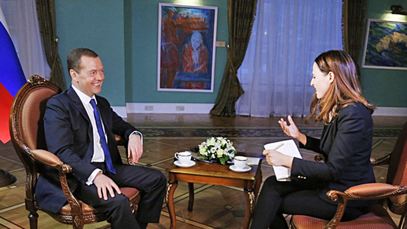 Дмитрий Медведев дает интервью