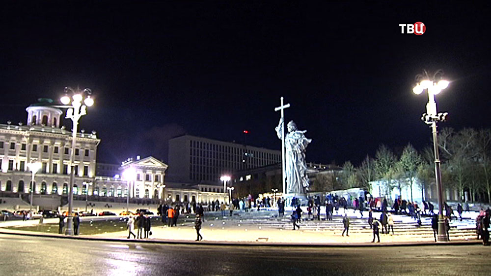 Памятник святому равноапостольному князю Владимиру на Боровицкой площади