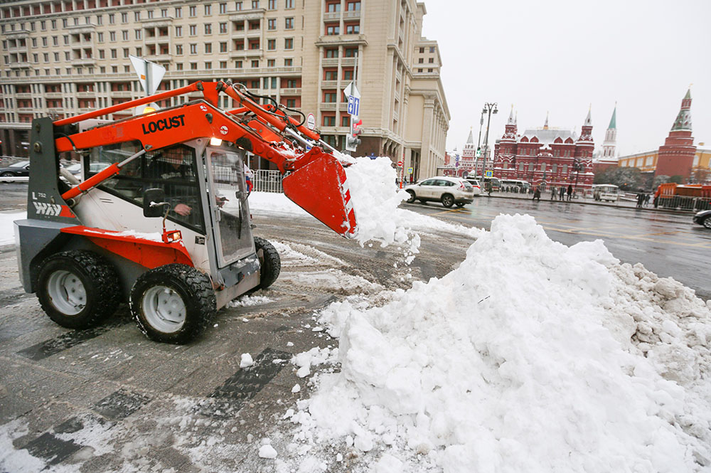 Устранение последствий снегопада в Москве
