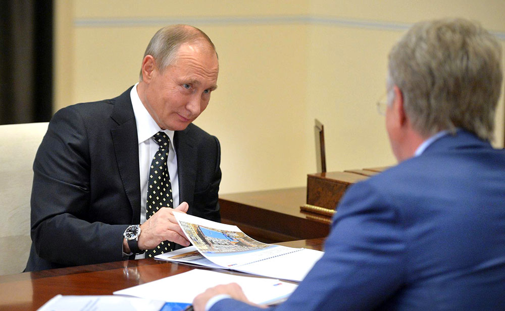 Президент России Владимир Путин и председатель правления компании "НОВАТЭК" Леонид Михельсон
