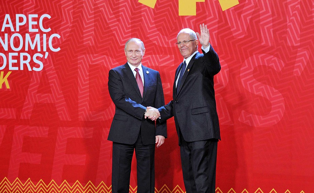 Президент России Владимир Путин и президент Перу Педро Пабло Кучински