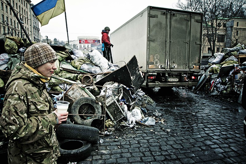 Строительство баррикад в Киеве. Февраль 2014 год 