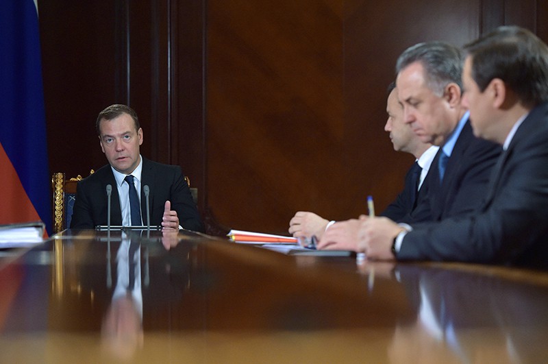 Председатель правительства России Дмитрий Медведев проводит совещание с вице-премьерами