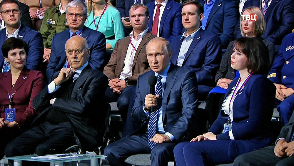 Президент России Владимир Путин во время выступления на форуме ОНФ