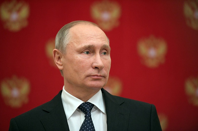 Президент России Владимир Путин во время подхода к прессе в Кремле