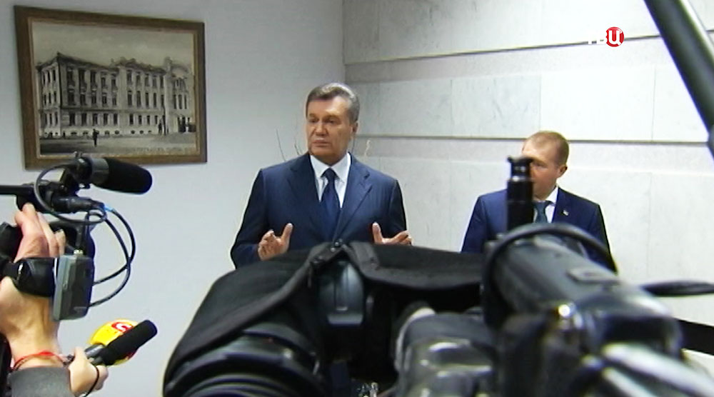 Экс-президент Украины Виктор Янукович во время общения с прессой
