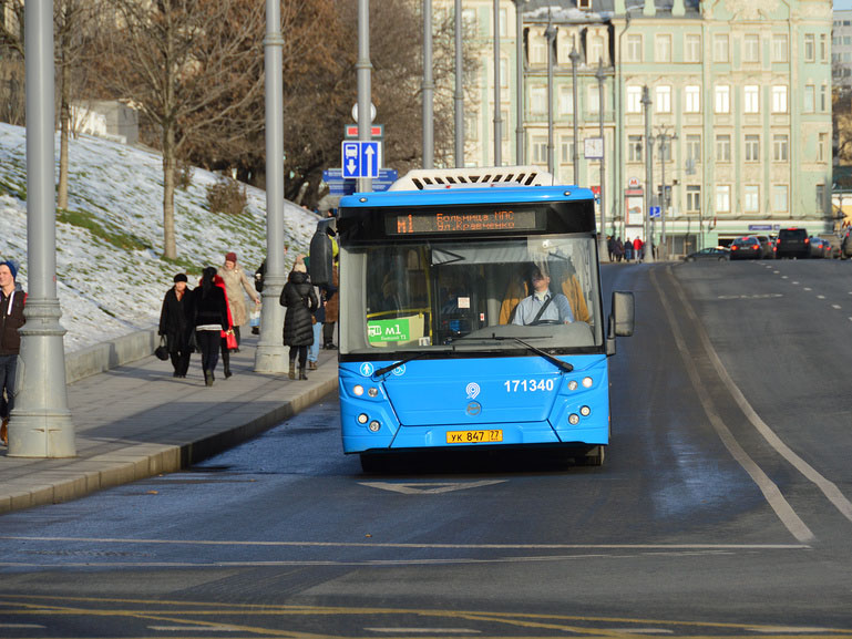 Общественный транспорт м. Автобус м1. Автобус м1 Москва. Автобус м3 Москва. М17 автобус Москва.