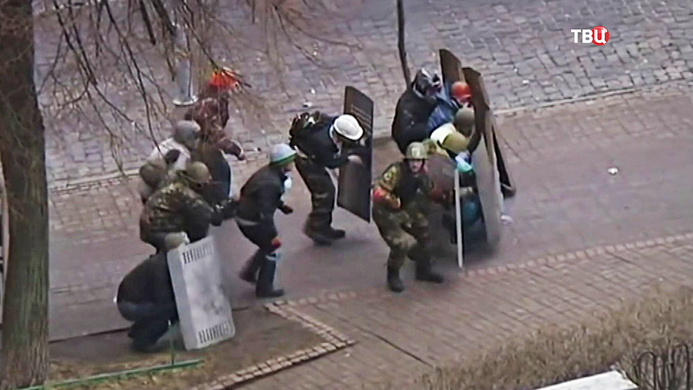 Столкновения с полицией во время беспорядков на Майдане 2014 года