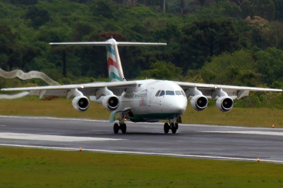 Самолет BAe-145 авиакомпании LAMIA