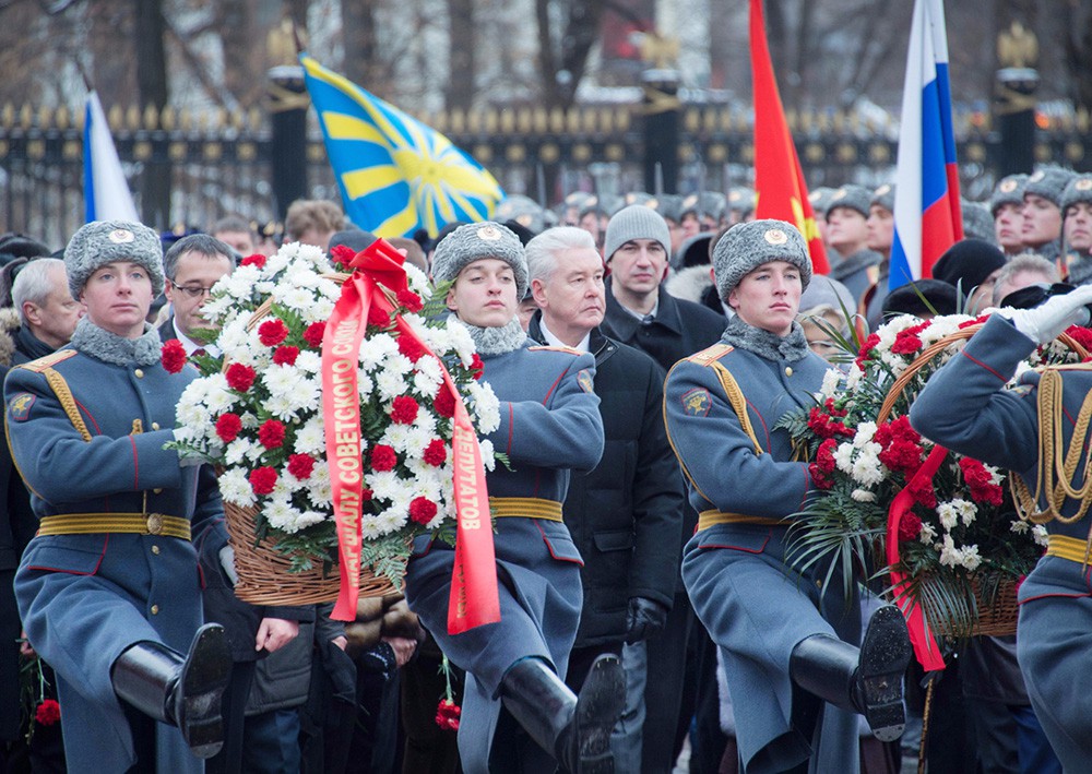 Сергей Собянин принял участие в церемонии возложение цветов к Могиле Неизвестного Солдата